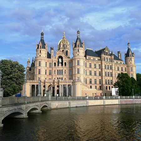 Gasthof Zur Guten Quelle Schwerin  Ngoại thất bức ảnh